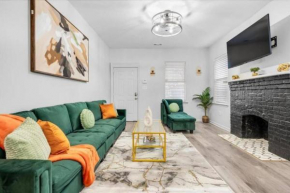 Private Patio - 5 mins to Forsyth & DT - Sleeps 10